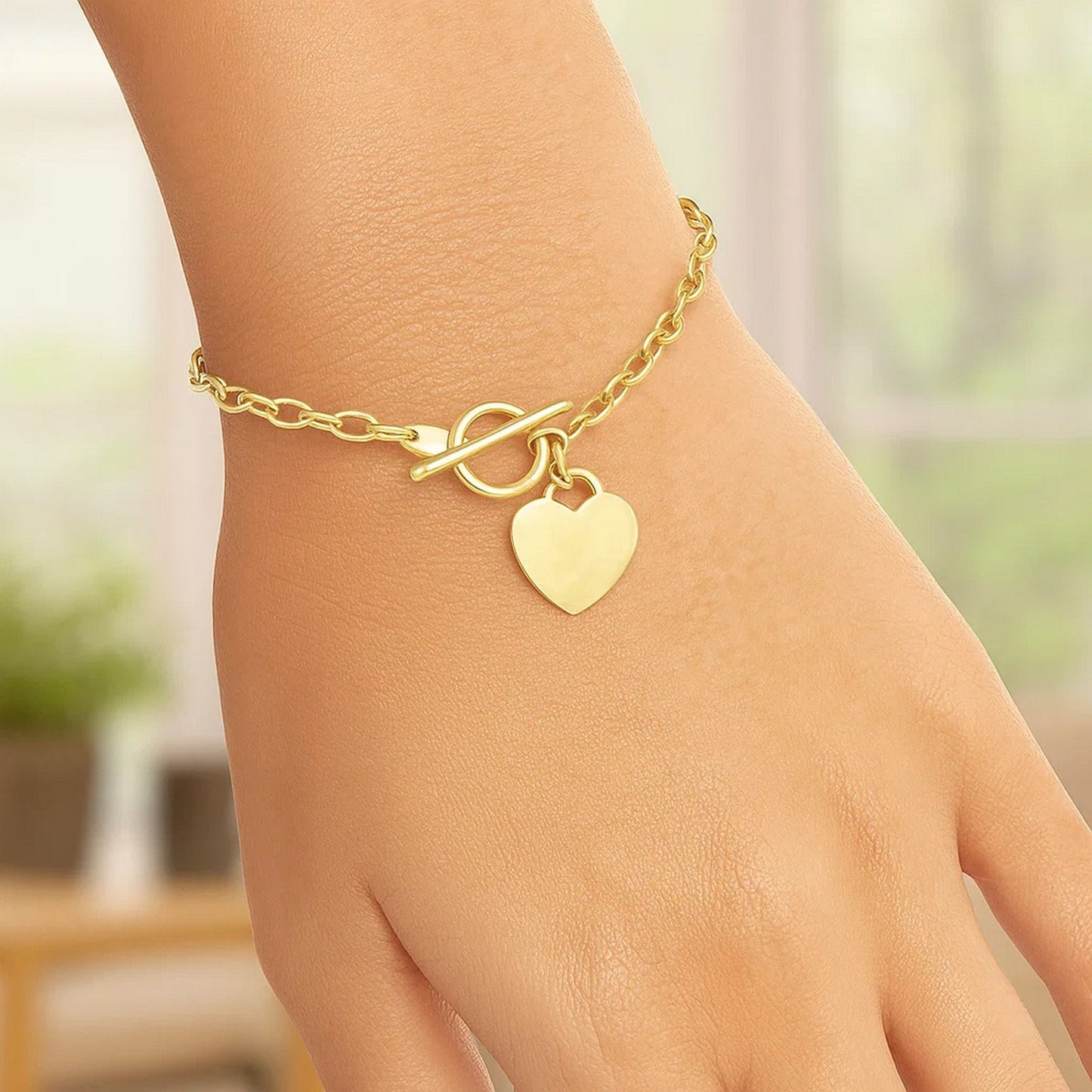 Toggle Bracelet with Heart Charm in 14k Yellow Gold (4.80 mm)