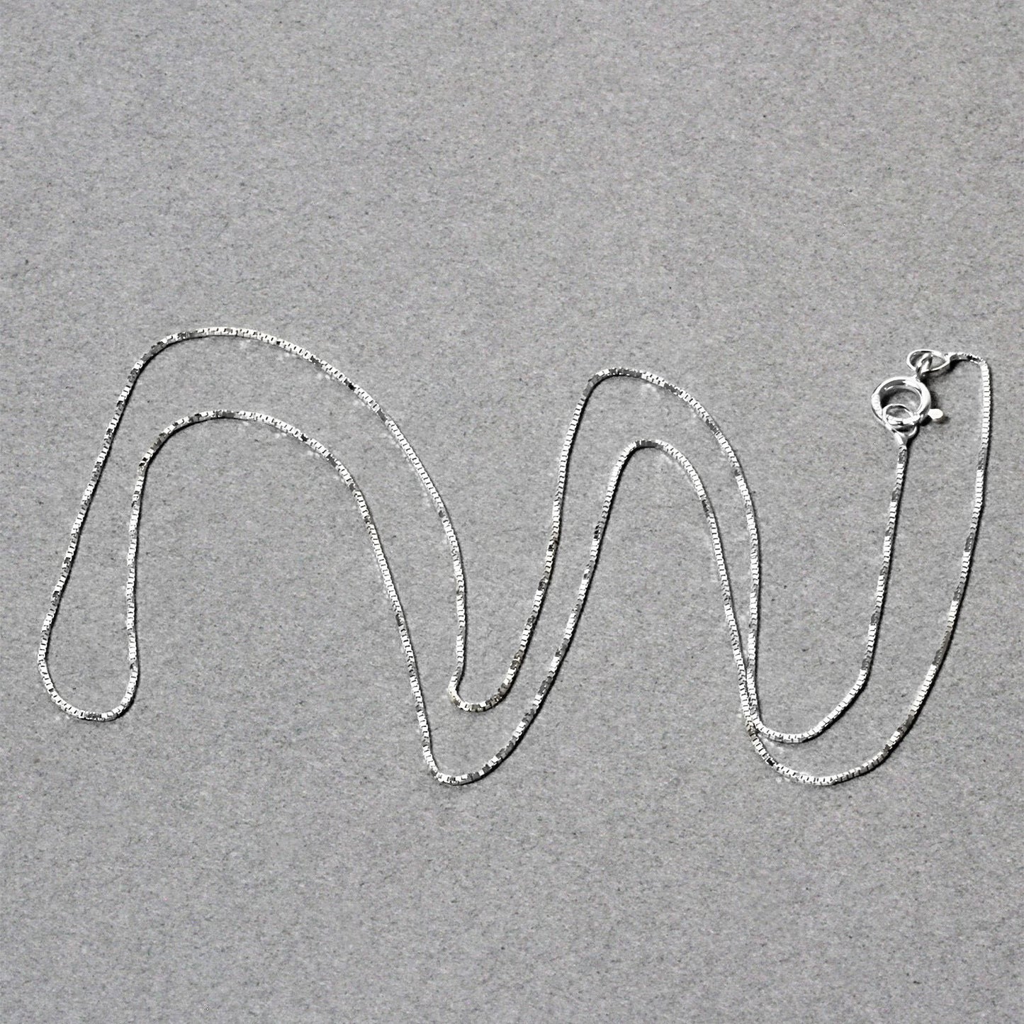 10k White Gold Classic Box Chain (0.45 mm)