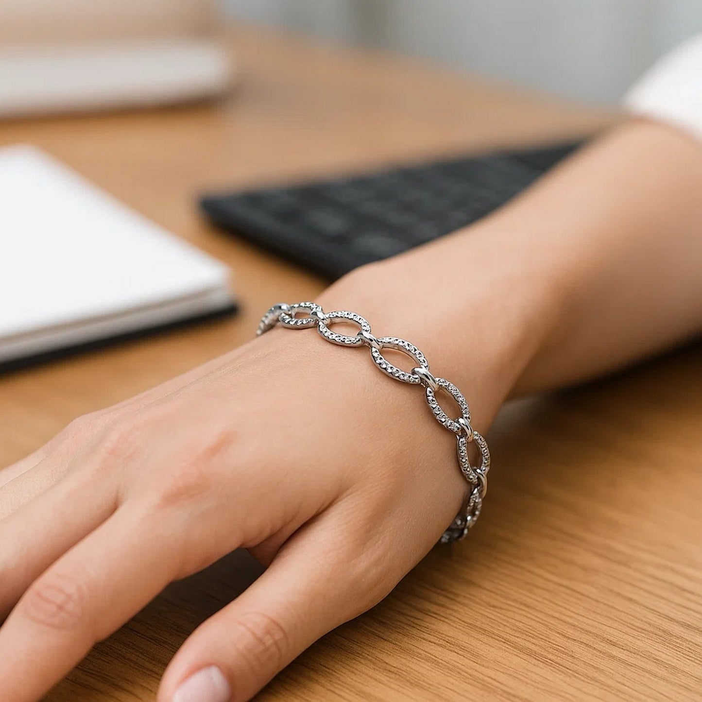 Textured Oval Link Bracelet in 14k White Gold (8.60 mm)
