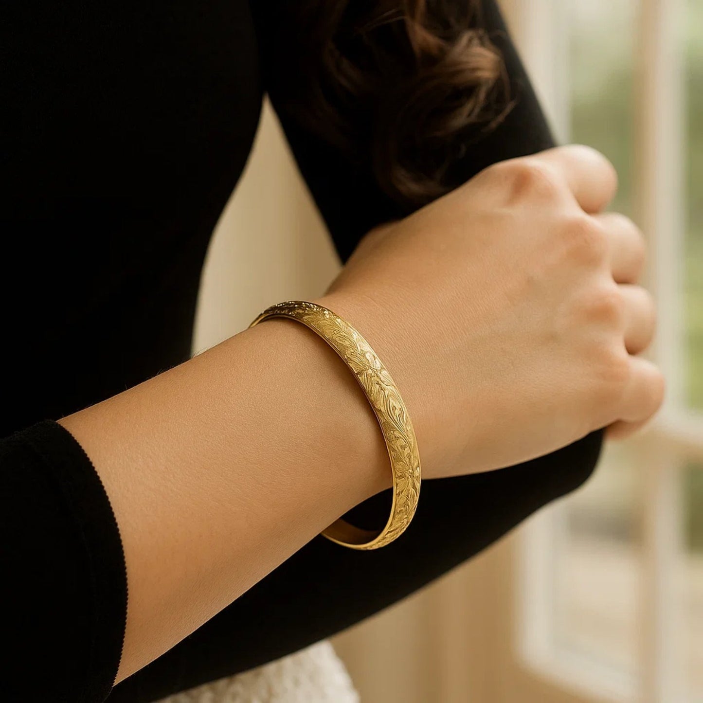 Engraved Medium Bangle in 14K Yellow Gold (6.20 mm)