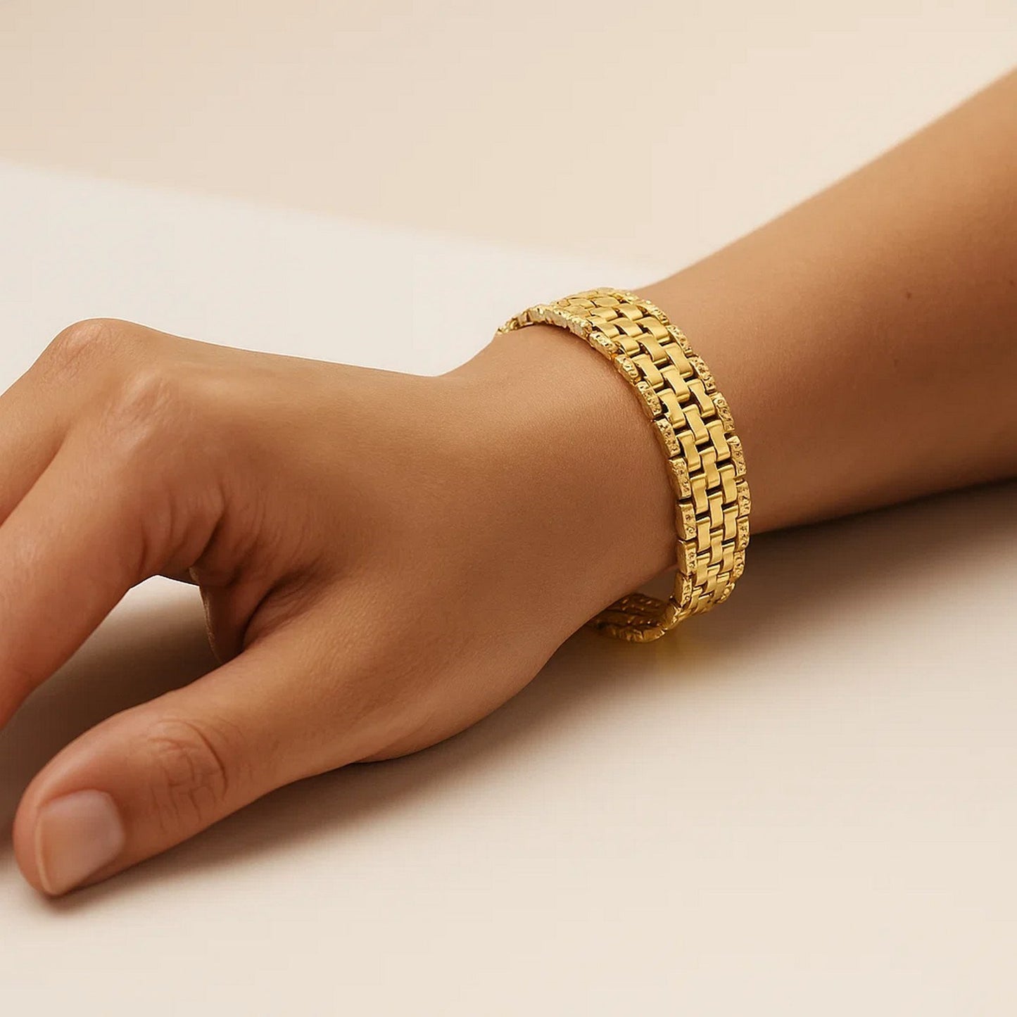 Panther Link Medium Bracelet in 14K Yellow Gold (9.60 mm)