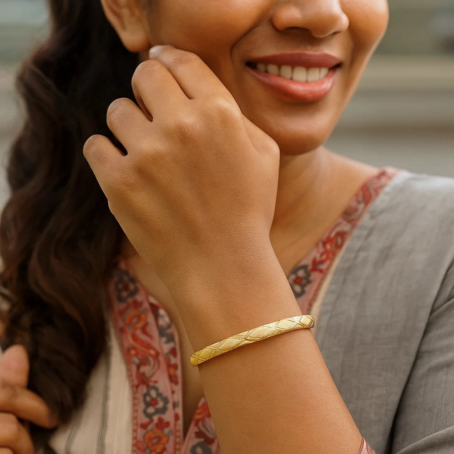 10k Yellow Gold Slender Diamond Pattern Textured Bangle (6.00 mm)